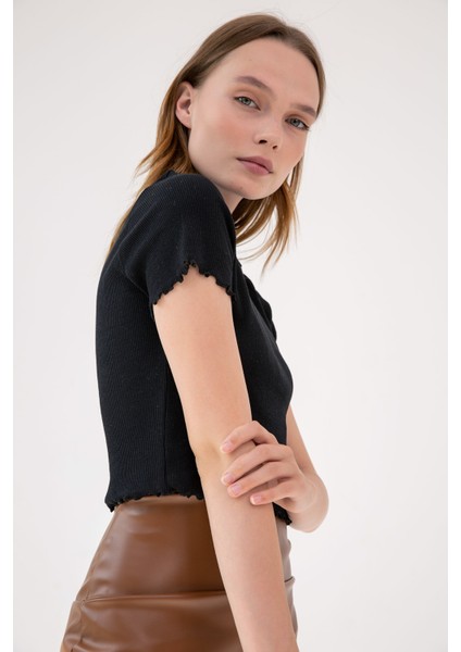 Siyah Fırfır Detaylı Crop T-Shirt modelleri