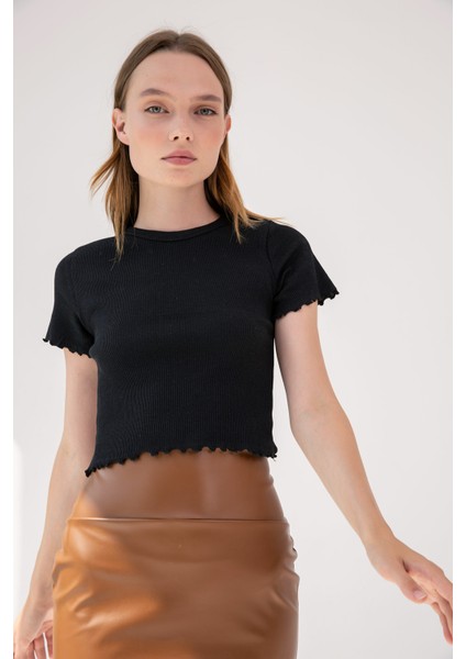 Siyah Fırfır Detaylı Crop T-Shirt fırsatları