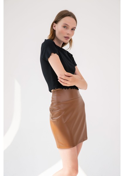 Siyah Fırfır Detaylı Crop T-Shirt indirimleri