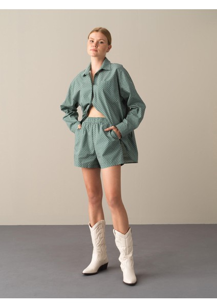 Kadın Haki Oversize Desenli Şort modelleri