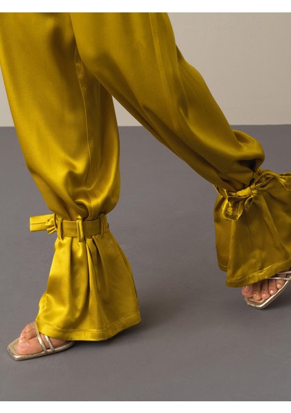 Kadın Sarı Regular Fit Saten Pantolon fiyatları