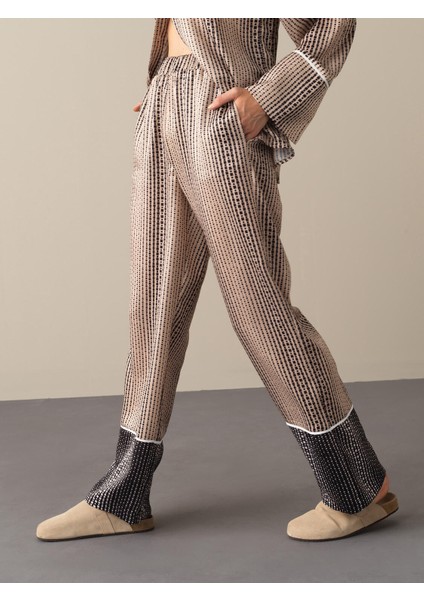 Kadın Bej Desenli Saten Pantolon modelleri