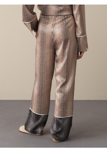 Kadın Bej Desenli Saten Pantolon fırsatları