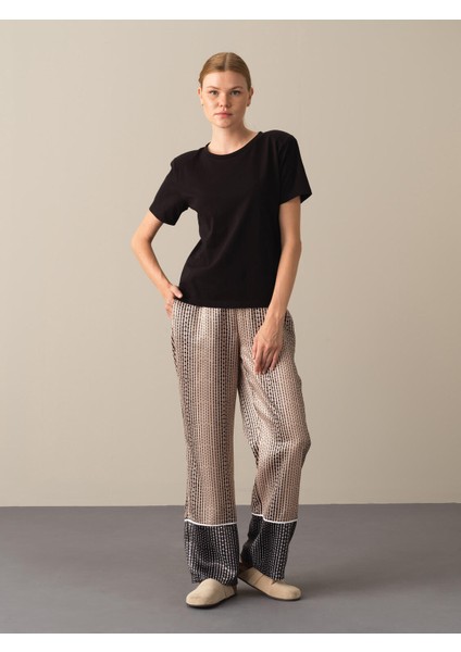 Kadın Siyah Regular Fit Vatkalı Tişört fiyatları