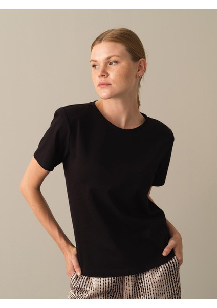 Kadın Siyah Regular Fit Vatkalı Tişört modelleri