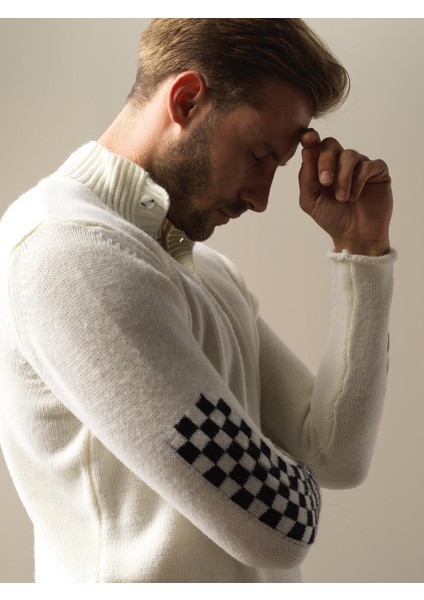 Erkek Ekru Dik Yaka Regular Fit Kazak fırsatları