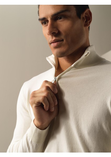 Erkek Ekru Pamuklu Regular Fit Basic Kazak fırsatları