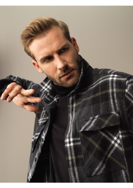 Erkek Siyah Regular Fit Cepli Ekose Gömlek fırsatları