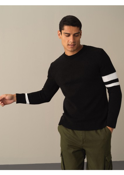 Erkek Siyah Regular Fit Çizgi Detaylı Kazak modelleri