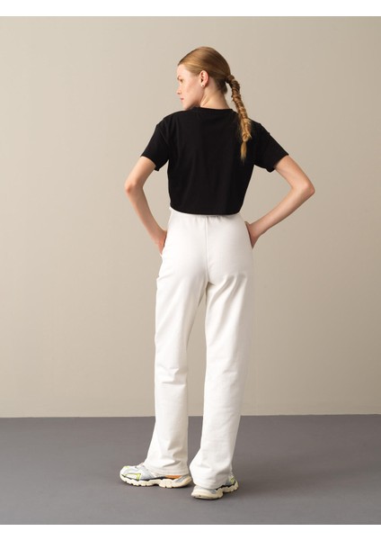 Kadın Beyaz Oversize Sweat Pantolon fırsatları