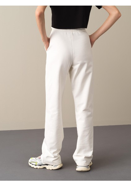 Kadın Beyaz Oversize Sweat Pantolon indirimleri