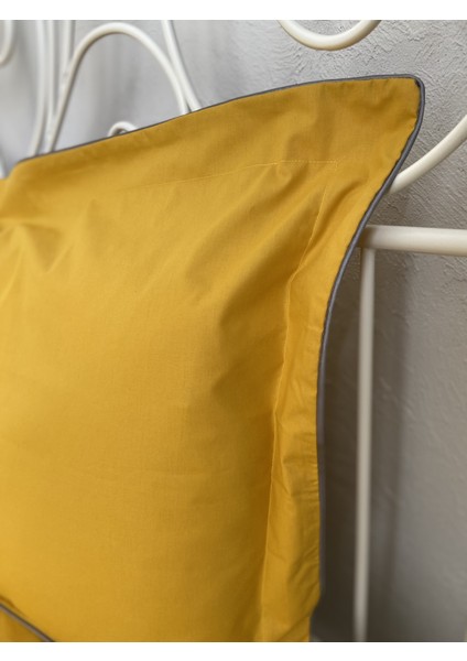 Hardal Renkli Kenarları Işleme Detaylı Yastık Kılıfı