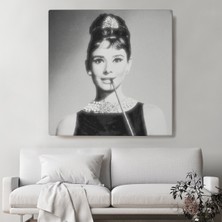 Dünyatablo Audrey Hepburn'ün Siyah Bayaz Kanvas Tablosu