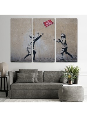 Dünyatablo Banksy Stencil'in Top Oyunları Yok Isimli Eseri Kanvas Tablo  ( Üç Parça   )