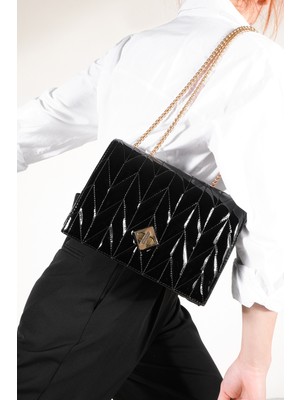 Marjin Kadın Altın Renkli Zincirli Omuz Çantası Delbin Siyah Rugan