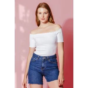 la & vetta Beyaz Örme Carmen Yaka Crop Bluz