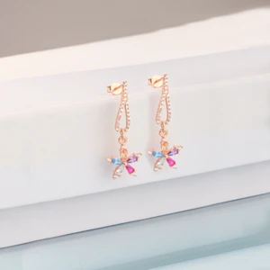 Ravza Gümüş 925 Ayar Gümüş  Mix Taşlı Nergis Çiçeği Kanat Küpe