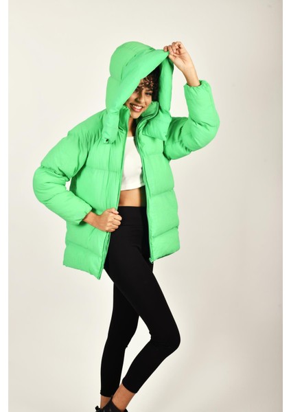 Oversize Kapüşonlu Düz Uzun Kollu Kadın Şişme Mont RD23KB020584 fırsatları