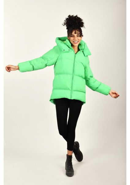 Oversize Kapüşonlu Düz Uzun Kollu Kadın Şişme Mont RD23KB020584 fiyatları