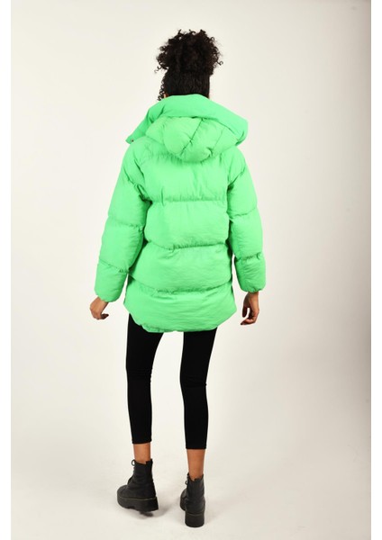 Oversize Kapüşonlu Düz Uzun Kollu Kadın Şişme Mont RD23KB020584 indirimleri