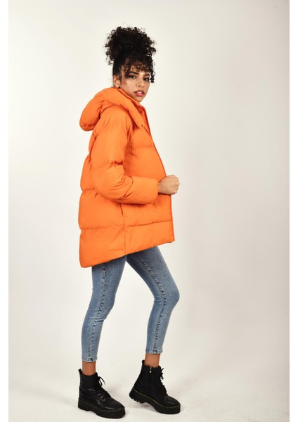 Oversize Kapüşonlu Düz Uzun Kollu Kadın Şişme Mont RD23KB020584 modelleri