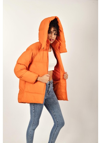 Oversize Kapüşonlu Düz Uzun Kollu Kadın Şişme Mont RD23KB020584 fırsatları