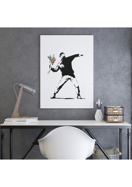 Bansky'nin Çiçek Atan Adam Eseri Kanvas Tablo
