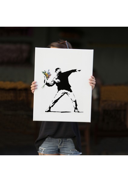 Bansky'nin Çiçek Atan Adam Eseri Kanvas Tablo