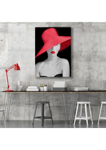 Kırmızı Rujlu ve Kırmızı Şapkalı Zarif Genç Kadın Kanvas Tablosu fiyatları