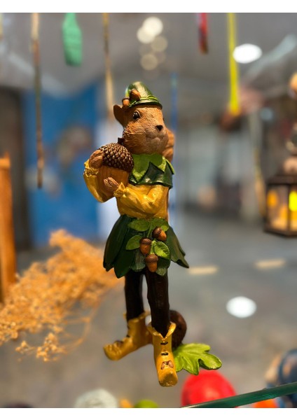 Elinde Fındıklı Şirin Sincap Heykeli Biblo Obje fiyatları