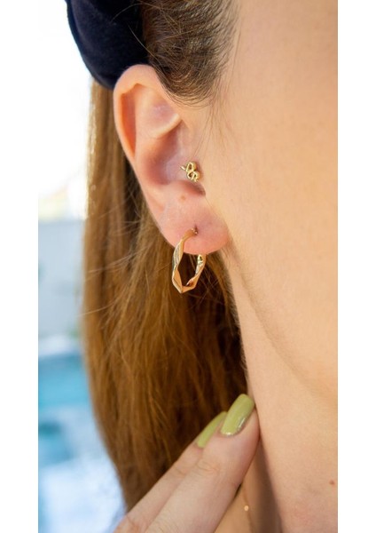 Altın Dalgalı Küpe