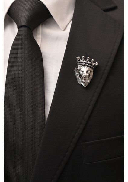 Taşlı Gümüş Renk Kral Taçlı Aslan Yaka Broş