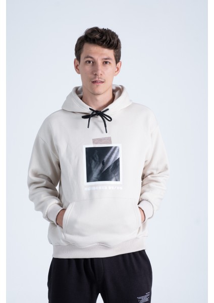 Erkek Bej Oversize Fit Önü Baskılı Kapüşonlu Içi Yumuşak Tüylü Sweatshirt RF0305