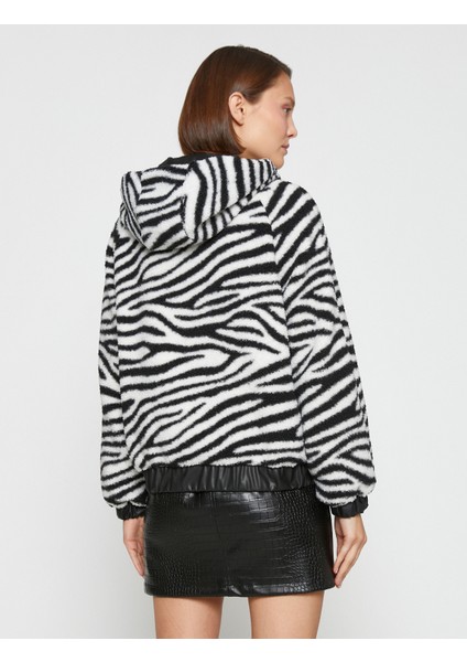 Aslıhan Malbora x Koton - Zebra Desenli Kapüşonlu Peluş Ceket fırsatları