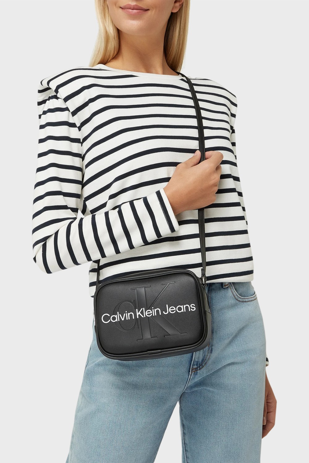 Calvin Klein Fermuarlı Ayarlanabilir Omuz Askılı Çanta Kadın Çanta K60K610275 Bds görsel 2