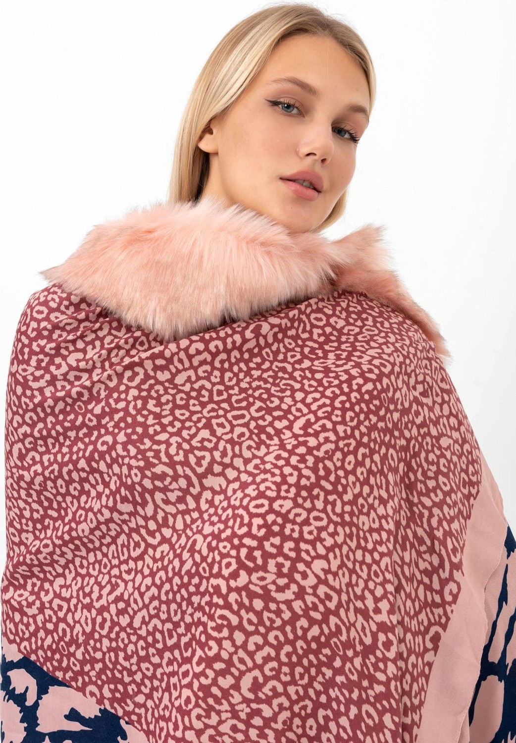 Saria Moda Leopar Desen Kürklü Püsküllü Panço görsel 3
