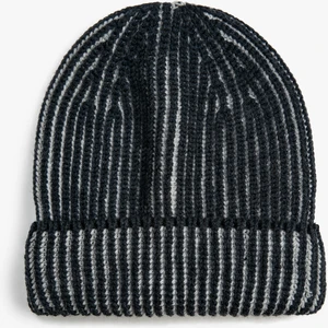 Basic Beanie Folded Detailed