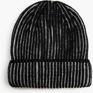 Basic Beanie Folded Detailed