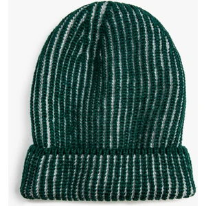 Basic Beanie Folded Detailed