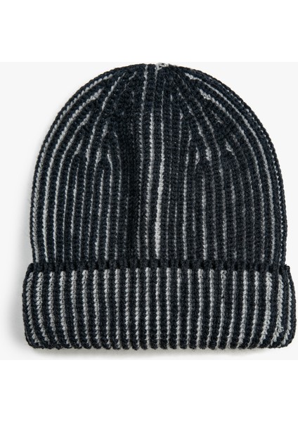 Basic Beanie Folded Detailed