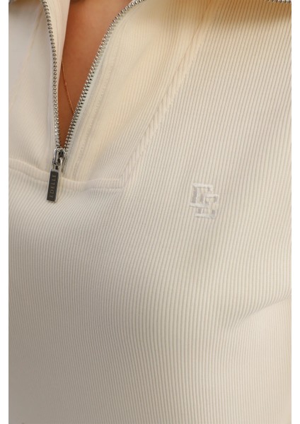 Bej Dik Yaka Kaşkorse Kadın Tişört fırsatları