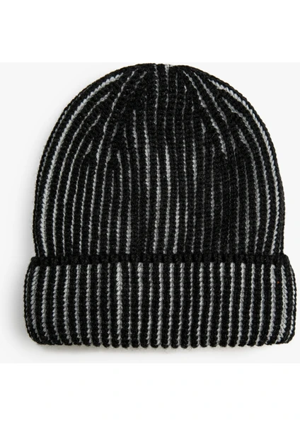 Basic Beanie Folded Detailed