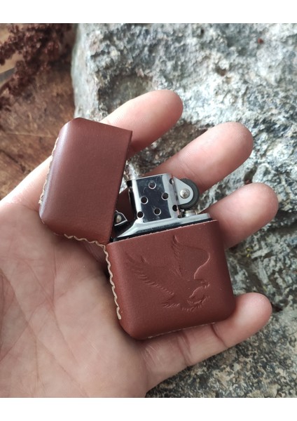 El Yapımı Hakiki Deri Kılıflı Zippo Çakmak