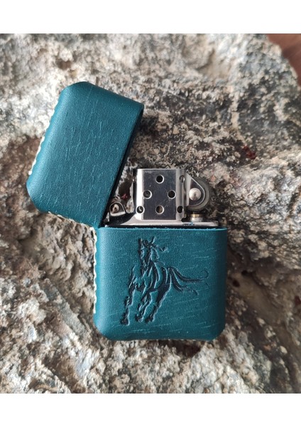El Yapımı Hakiki Deri Kılıflı Zippo Çakmak