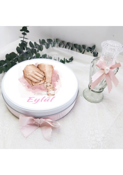 El Ele Baskılı Kız Bebek Çikolatası