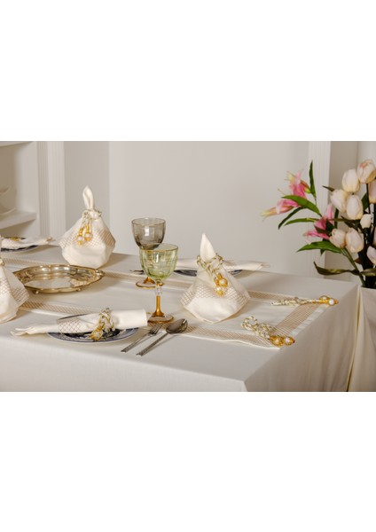 Nazlı Nakışlı Duck Kumaş Krem/Gold Masa Örtüsü, Runner ve Peçeteli Sofra Takımı 8 Kişilik Dikdörtgen 170x240 cm 18 Parça - 176 fiyatları
