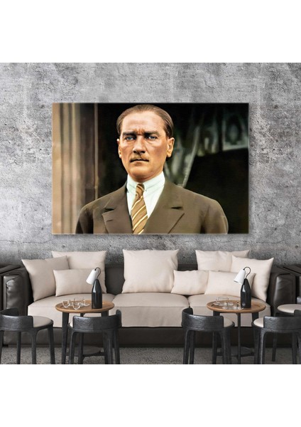 Sert Bakışlı Mustafa Kemal Atatürk Kanvas Tablo