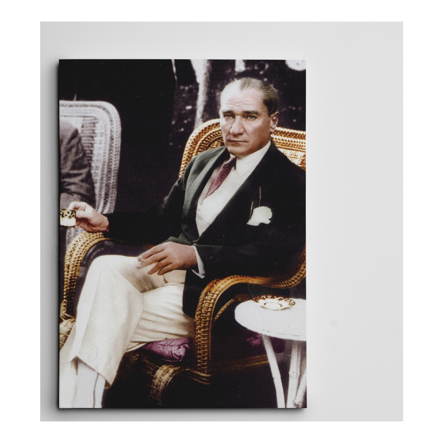 Dekolata Atatürk Kahve İçerken Kanvas Tablo Fiyatı