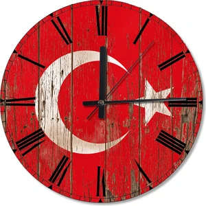 Eskimiş Ahşap Zemininde Bayrak Ahşap Duvar Saati