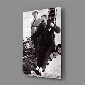 Haydi Dekor Atatürk Fotoğrafları  Atatürk Salıncakta Cam Tablo